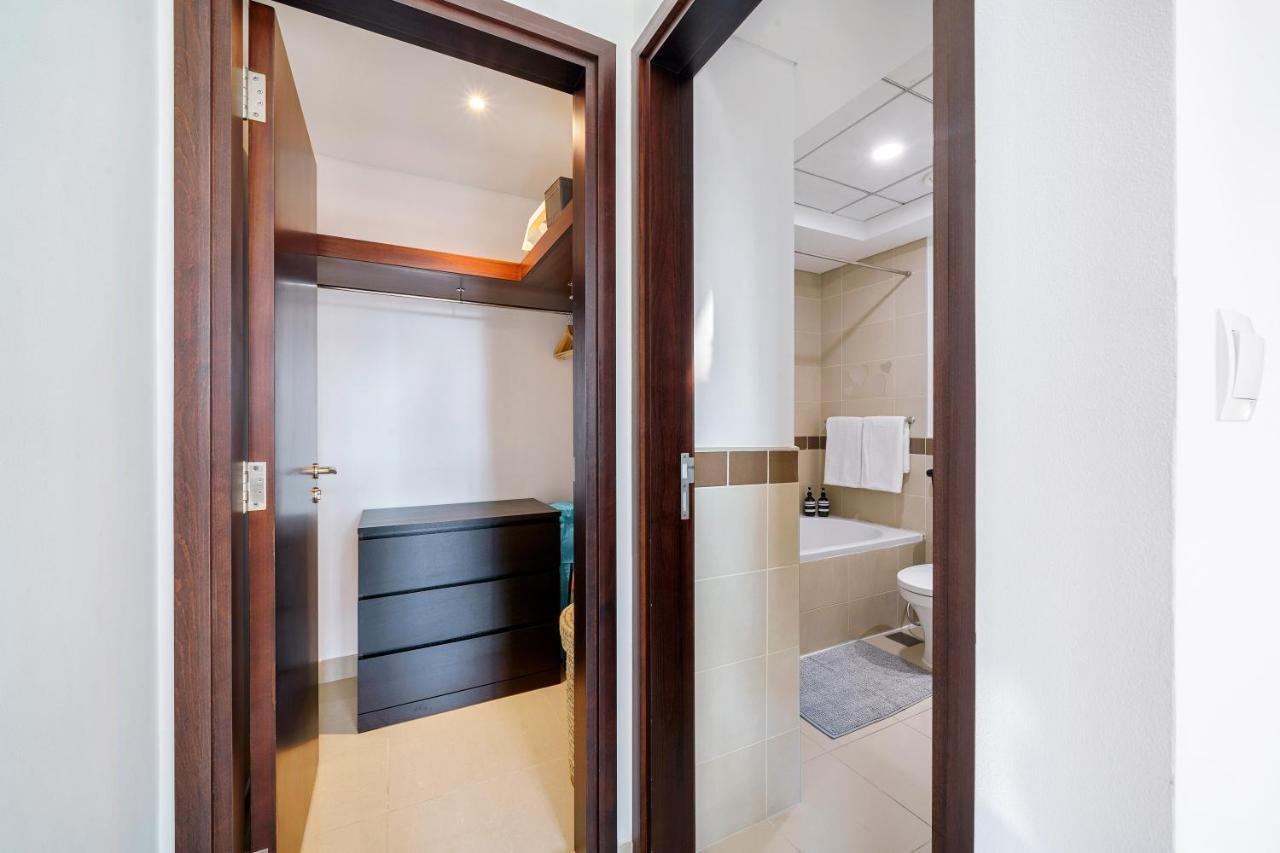 Cute 1 Bedroom - Walk To Opera, Mall & Burj Khalifa Apartment Dubai