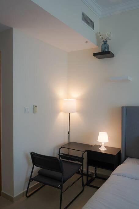 Serenity View: Modern 1br In Marina Apartment