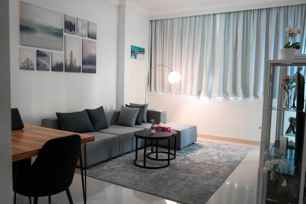 Apartment Serenity View: Modern 1br In Marina Dubai