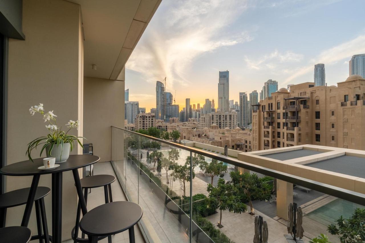 Full Burj Khalifa Views / 5 Min Walk From Mall / Designer Choice / 6 People / New Building Apartment