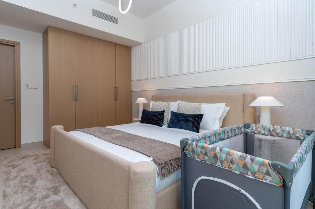 Apartment Full Burj Khalifa Views / 5 Min Walk From Mall / Designer Choice / 6 People / New Building *