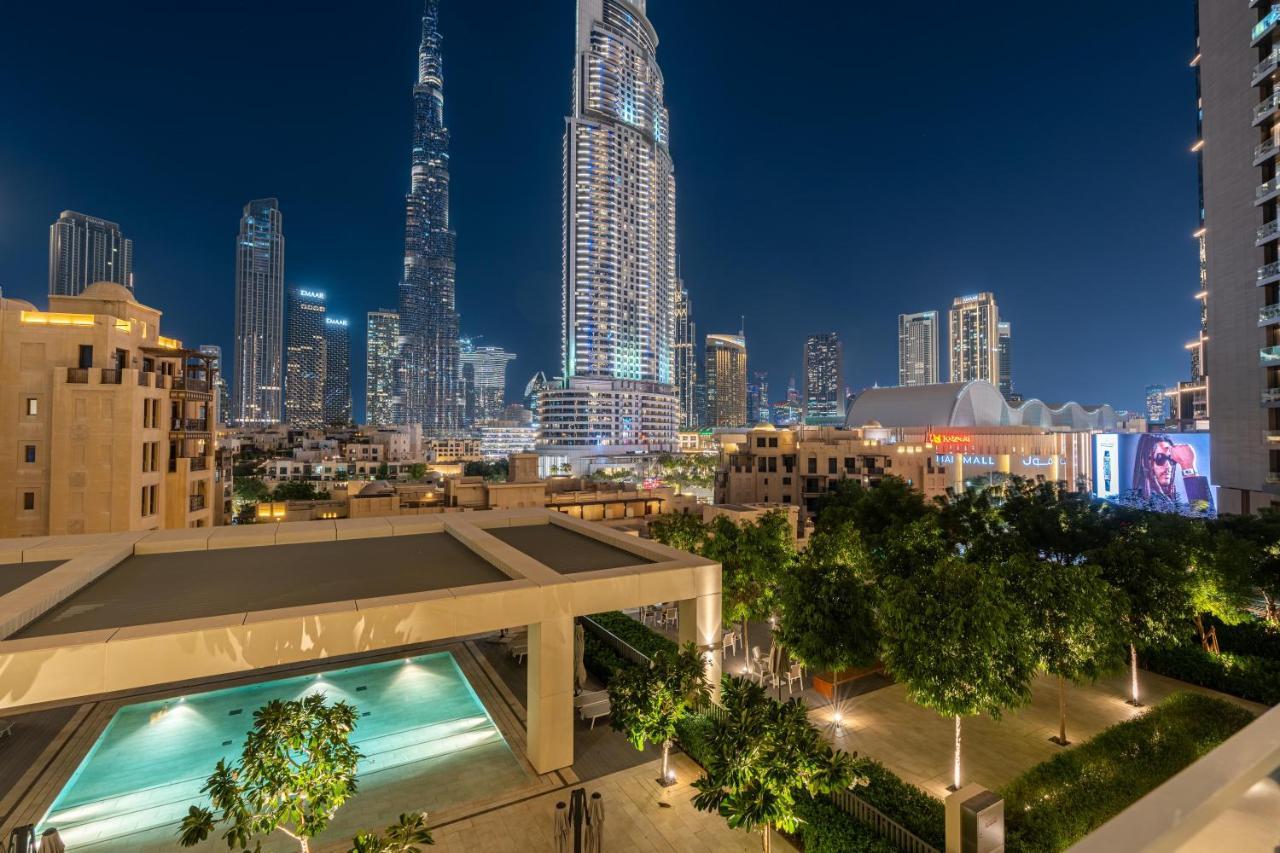Full Burj Khalifa Views / 5 Min Walk From Mall / Designer Choice / 6 People / New Building Apartment *