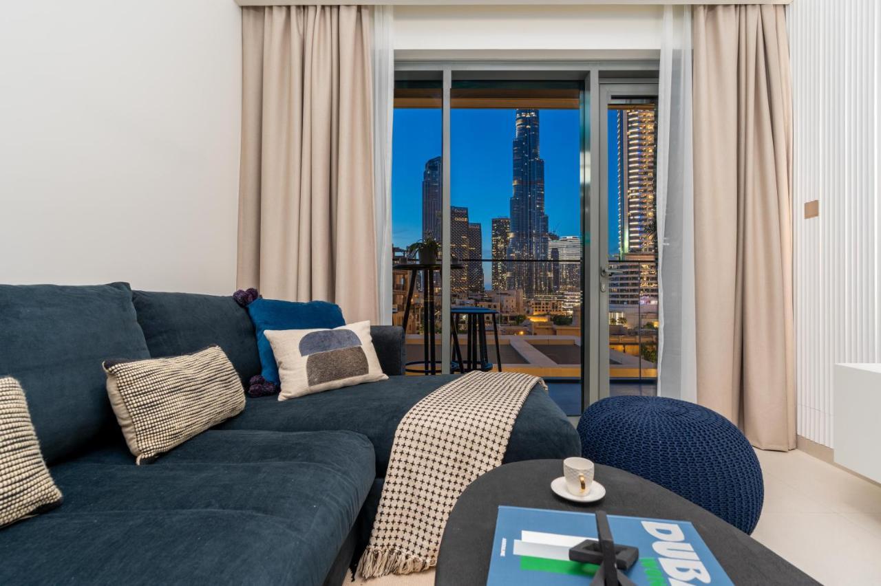 Apartment Full Burj Khalifa Views / 5 Min Walk From Mall / Designer Choice / 6 People / New Building