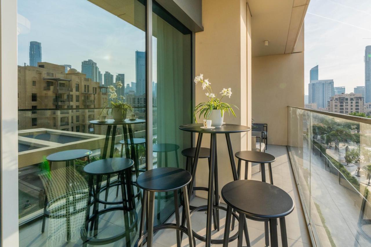 Full Burj Khalifa Views / 5 Min Walk From Mall / Designer Choice / 6 People / New Building Apartment