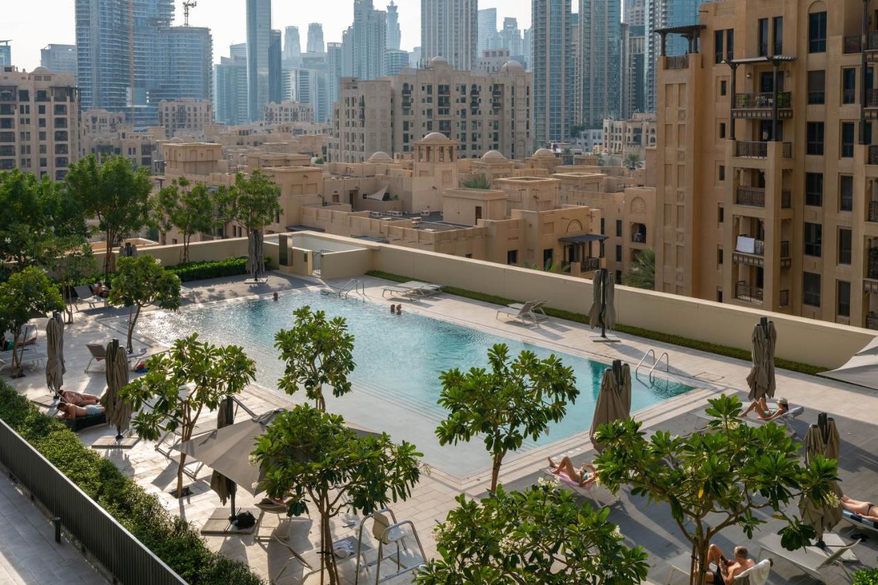 Full Burj Khalifa Views / 5 Min Walk From Mall / Designer Choice / 6 People / New Building Apartment *
