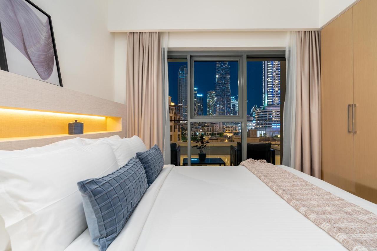 Full Burj Khalifa Views / 5 Min Walk From Mall / Designer Choice / 6 People / New Building Apartment Dubai
