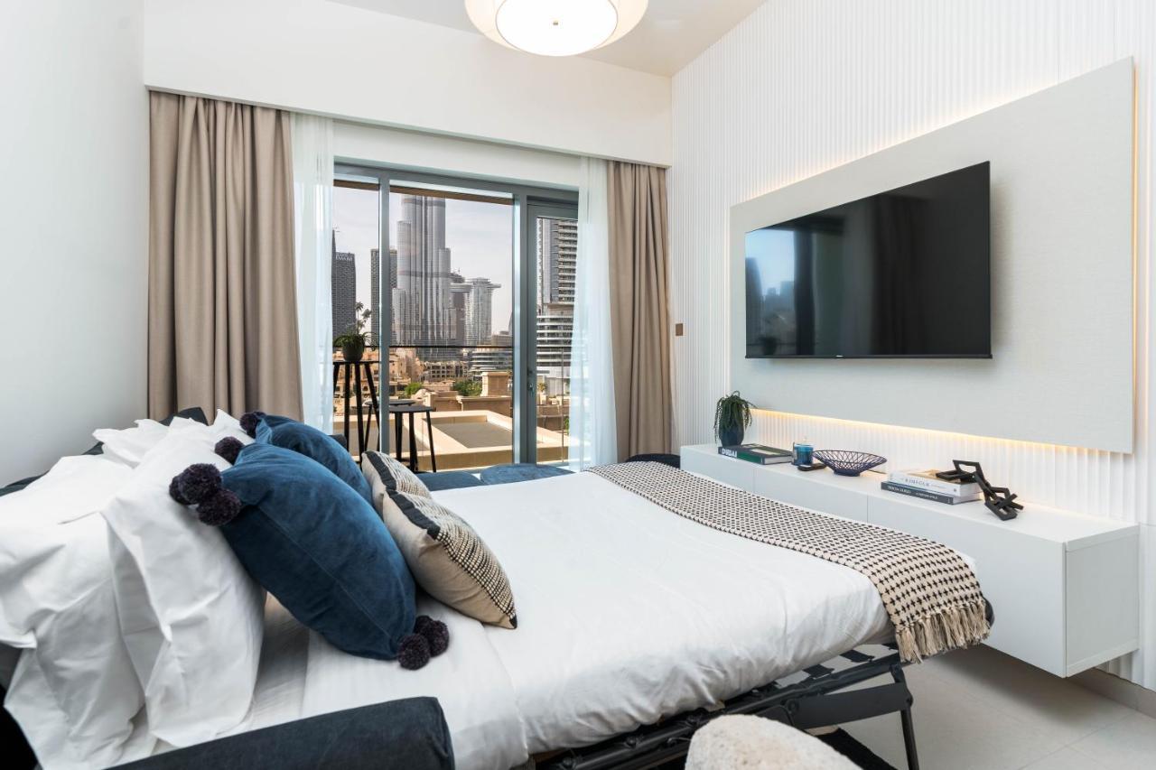 Full Burj Khalifa Views / 5 Min Walk From Mall / Designer Choice / 6 People / New Building * Dubai