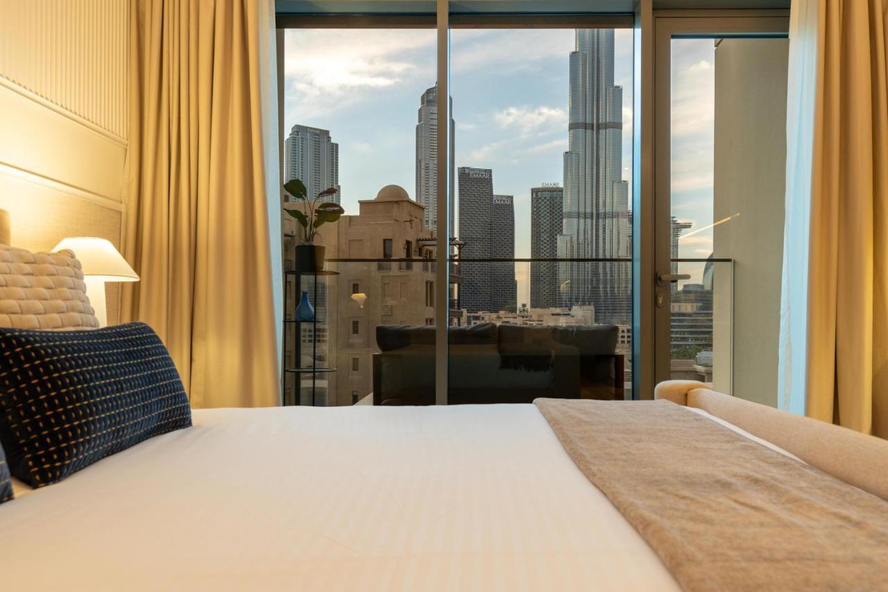 Full Burj Khalifa Views / 5 Min Walk From Mall / Designer Choice / 6 People / New Building Apartment