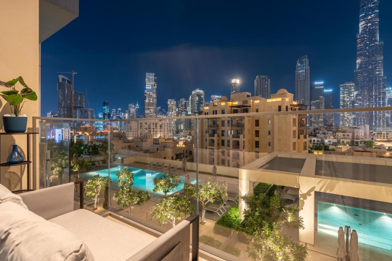 Full Burj Khalifa Views / 5 Min Walk From Mall / Designer Choice / 6 People / New Building