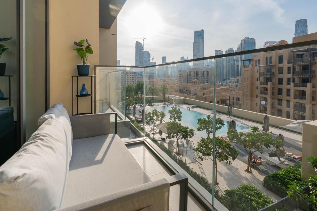 Full Burj Khalifa Views / 5 Min Walk From Mall / Designer Choice / 6 People / New Building