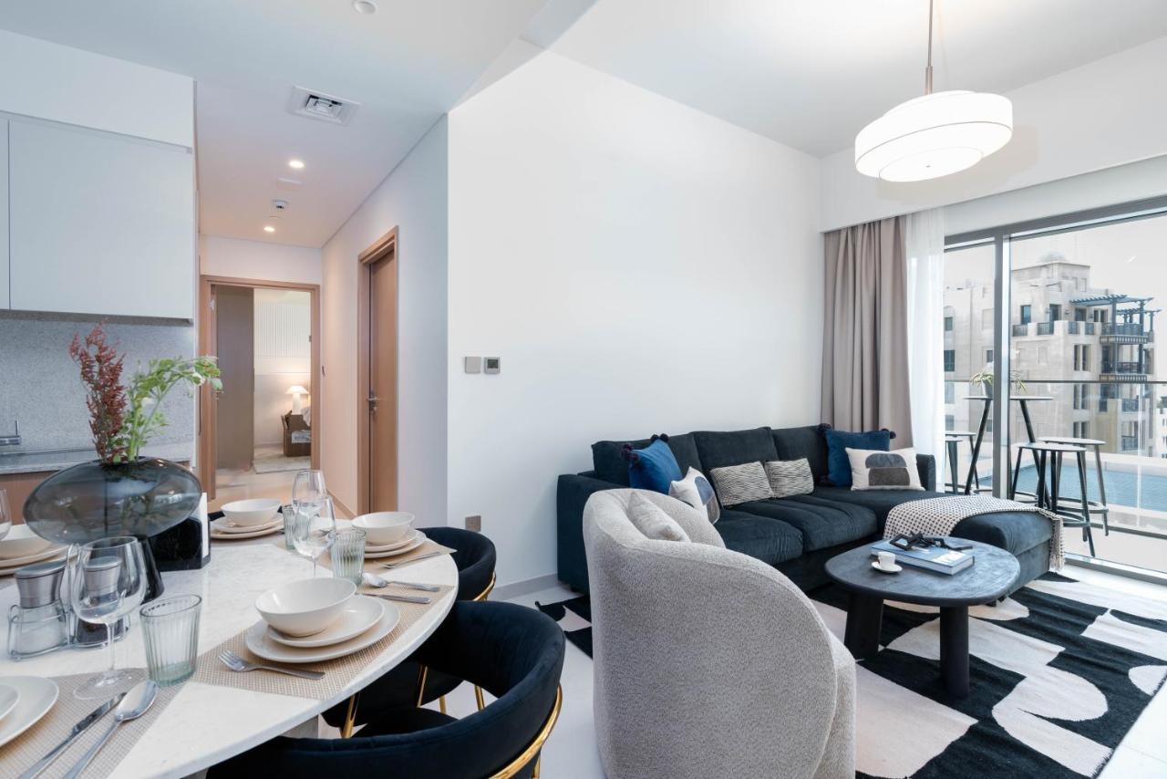 Full Burj Khalifa Views / 5 Min Walk From Mall / Designer Choice / 6 People / New Building Apartment *