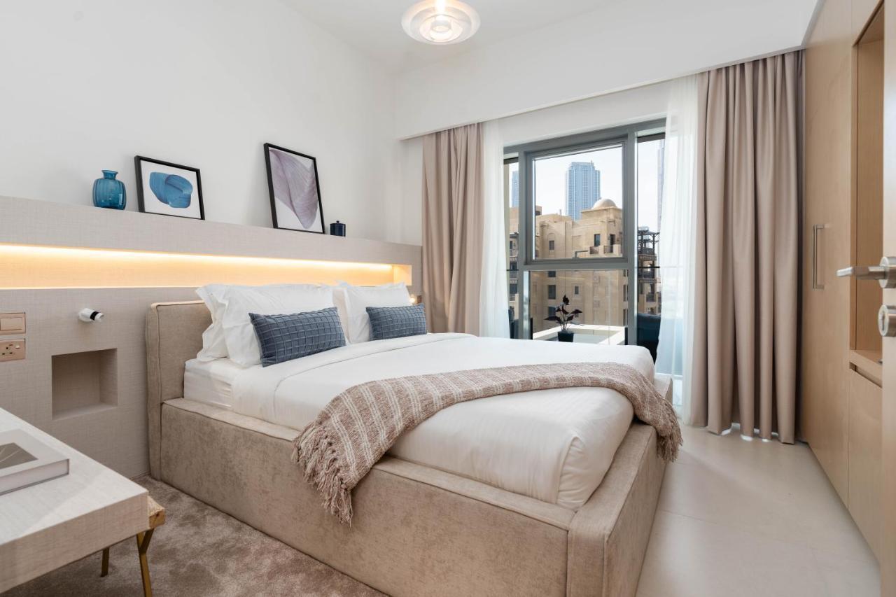 Full Burj Khalifa Views / 5 Min Walk From Mall / Designer Choice / 6 People / New Building Apartment *