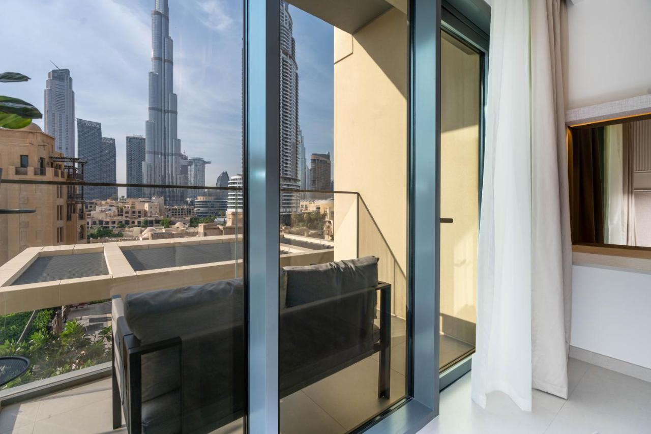 Full Burj Khalifa Views / 5 Min Walk From Mall / Designer Choice / 6 People / New Building Apartment Dubai
