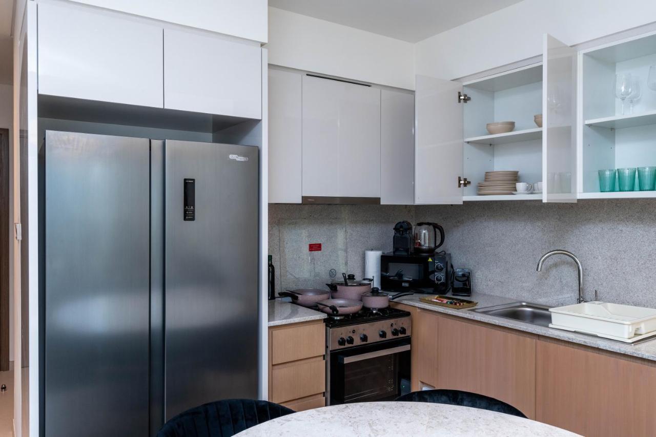 Full Burj Khalifa Views / 5 Min Walk From Mall / Designer Choice / 6 People / New Building *