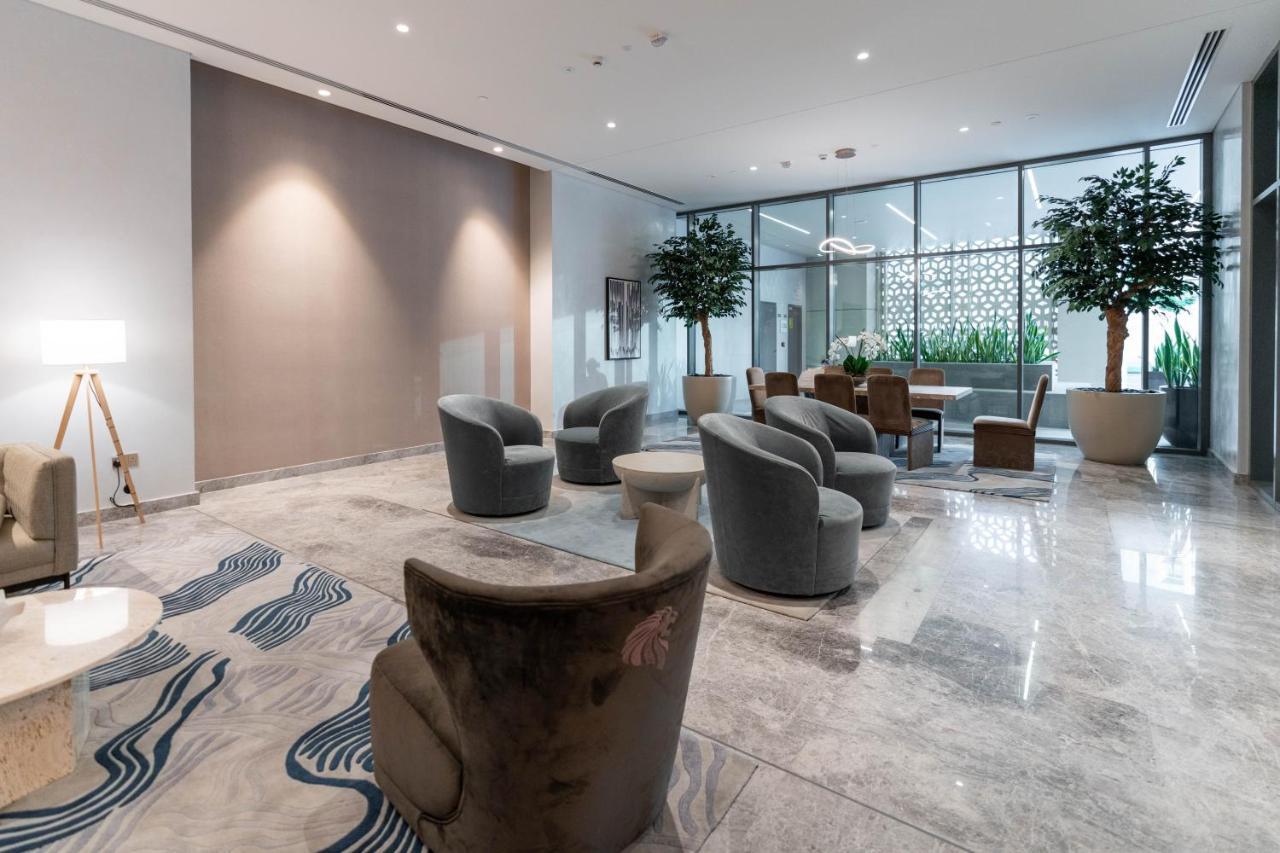 Full Burj Khalifa Views / 5 Min Walk From Mall / Designer Choice / 6 People / New Building * Dubai