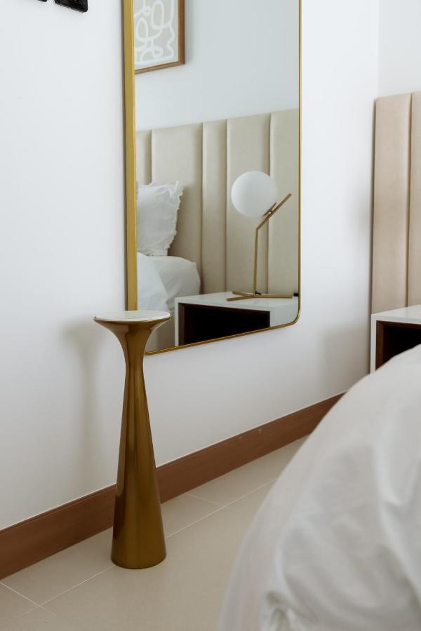 Luxe Nautical Style 2 Bd In Vida Yacht Club Apartment *