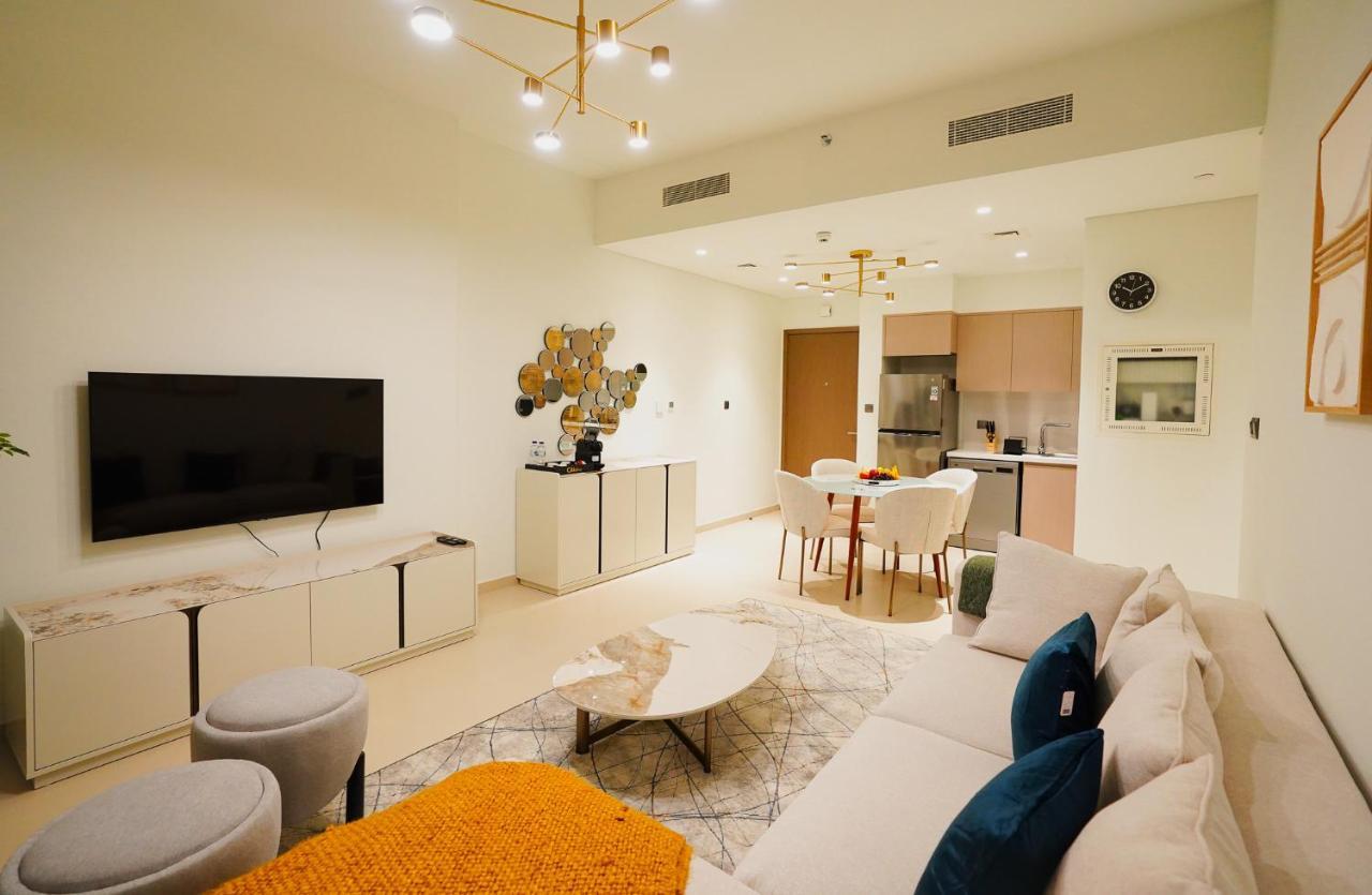 Apartment Citihome-1br In Act One With Burj Khalifa View At Pool