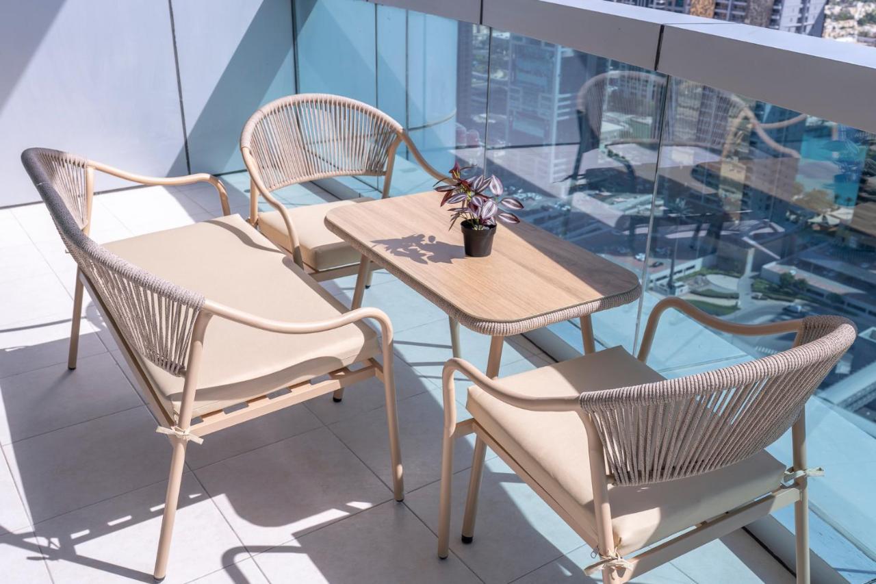 Heaven Crest Marina - 4 Bedroom With Marina View Near Jbr Beach, Free Parking, Wi-fi, Gym And Pool *