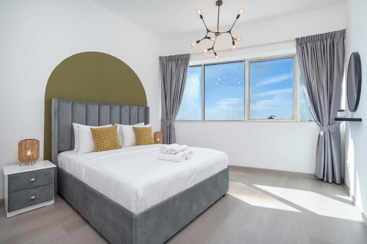 Heaven Crest Marina - 4 Bedroom With Marina View Near Jbr Beach, Free Parking, Wi-fi, Gym And Pool