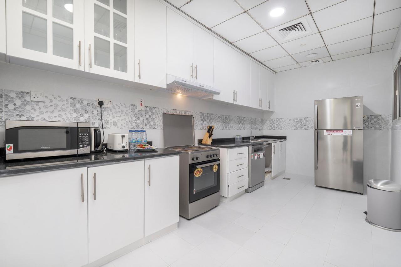 Heaven Crest Marina - 4 Bedroom With Marina View Near Jbr Beach, Free Parking, Wi-fi, Gym And Pool Apartment Dubai