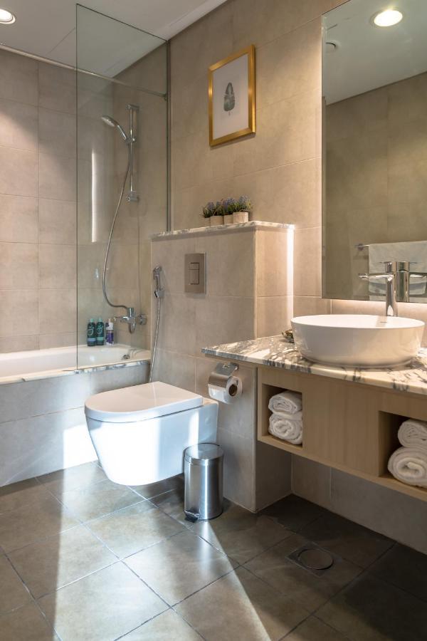 Magical With Rooftop Pool & Burj Khalifa View Apartment *