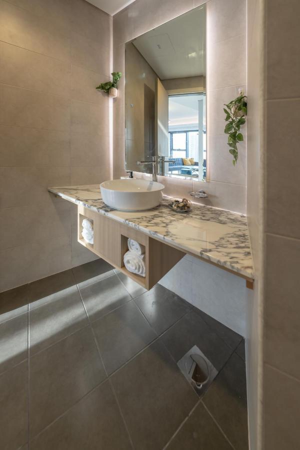 Apartment Magical With Rooftop Pool & Burj Khalifa View *