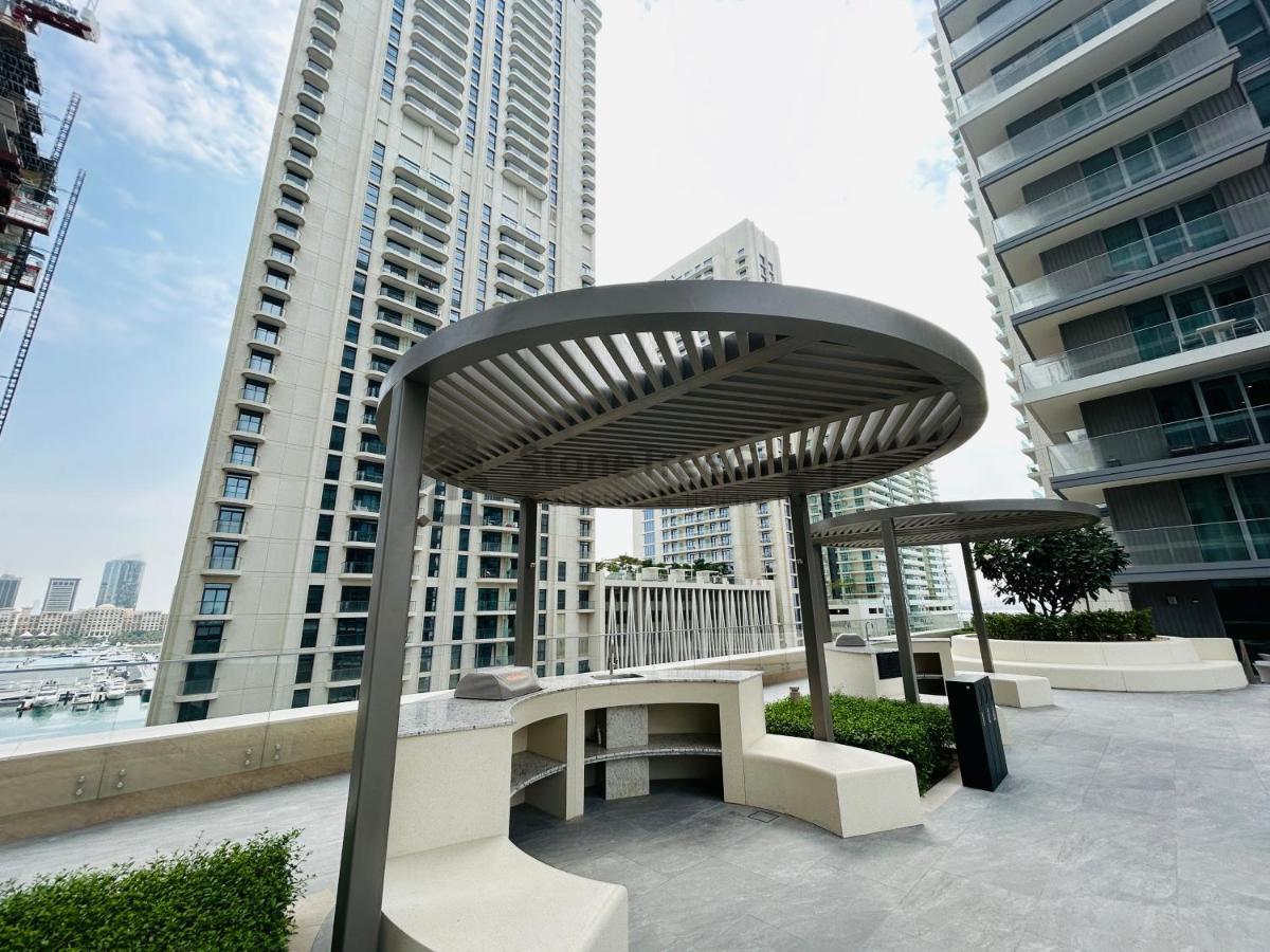 Stonetree - Private With High Class Building Facilities Dubai