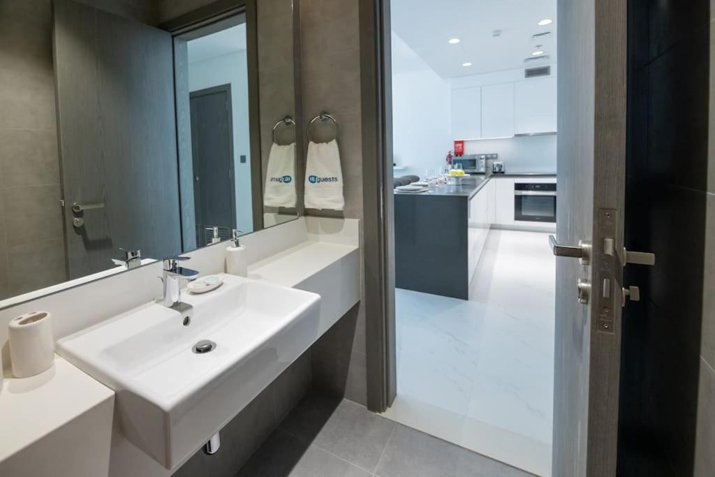 Higuests - Step Into Heaven In Lakeside Apartamento *