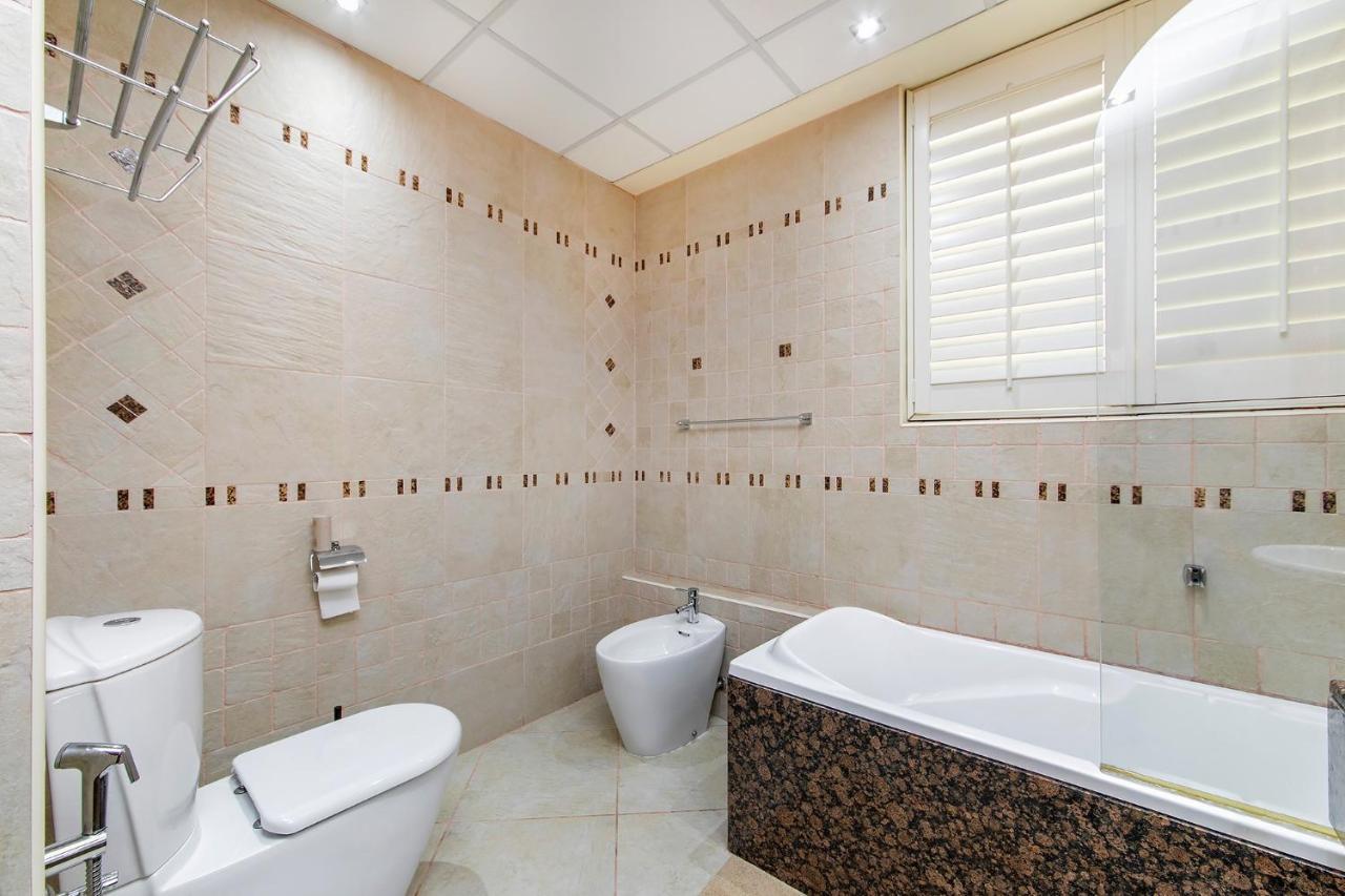 Berloga Capsule Jbr Hostel