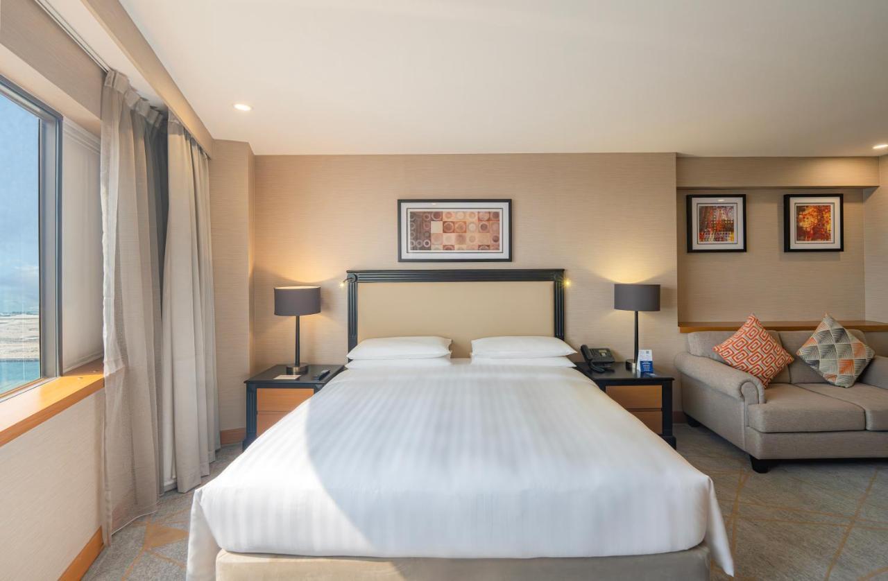 Hyatt Regency Galleria 4* Dubai