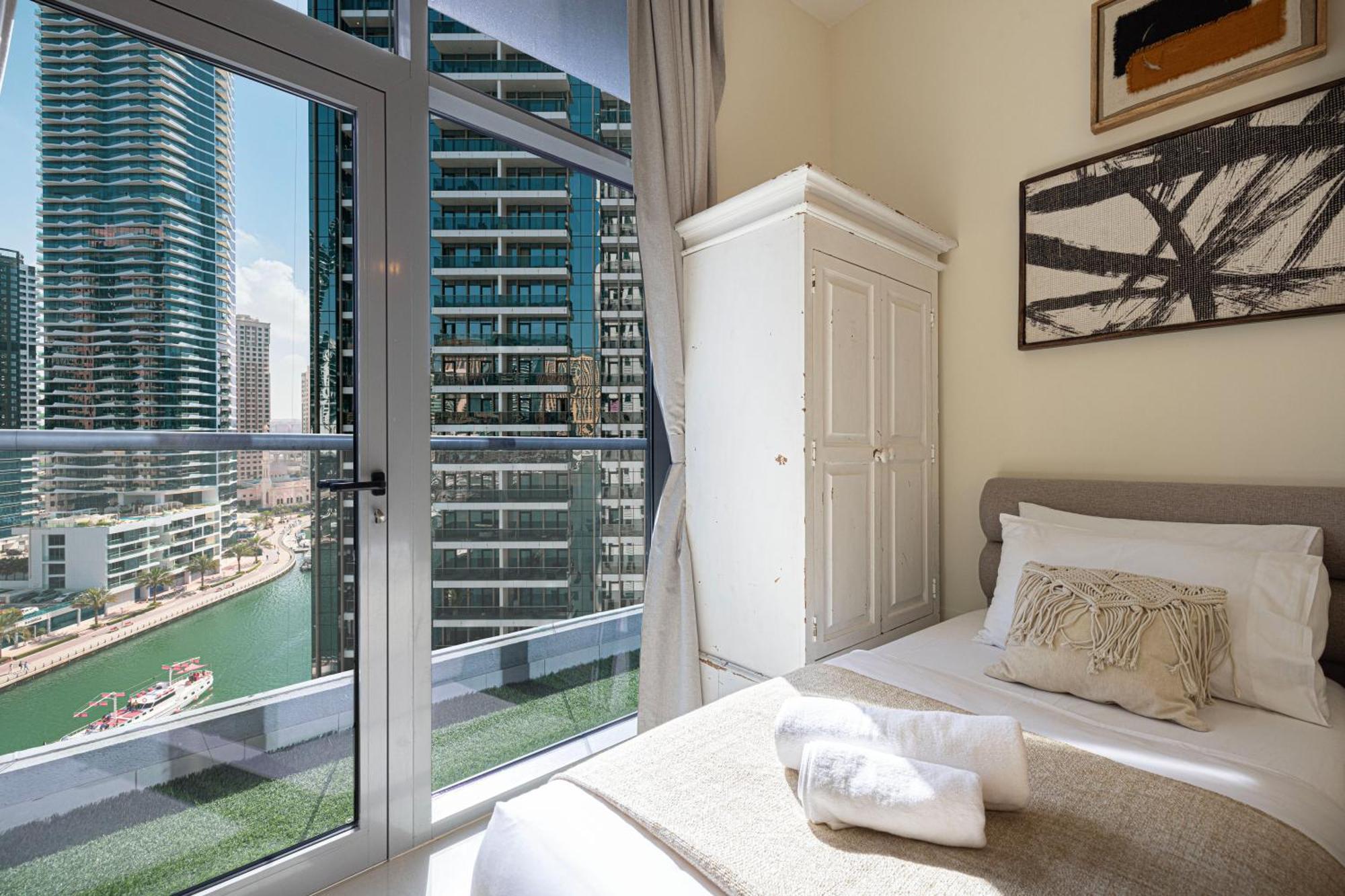 Stylish 3 Bedrooms Boho-style Apartment *