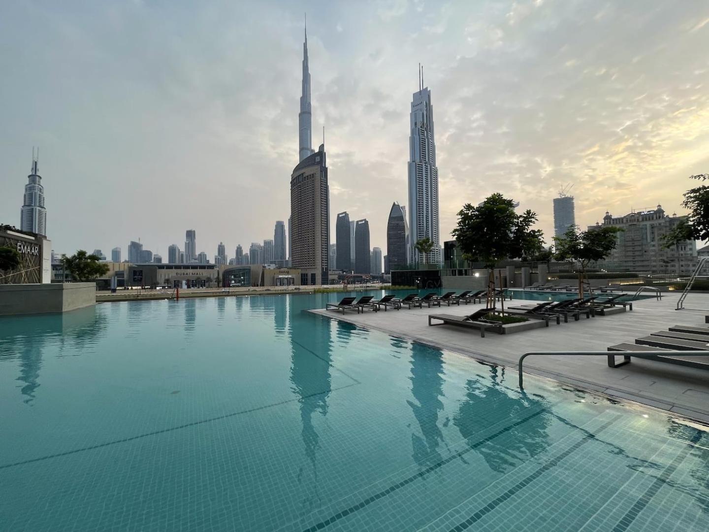 3br Facing Mall 5 Min Walk To Burj Khalifa *