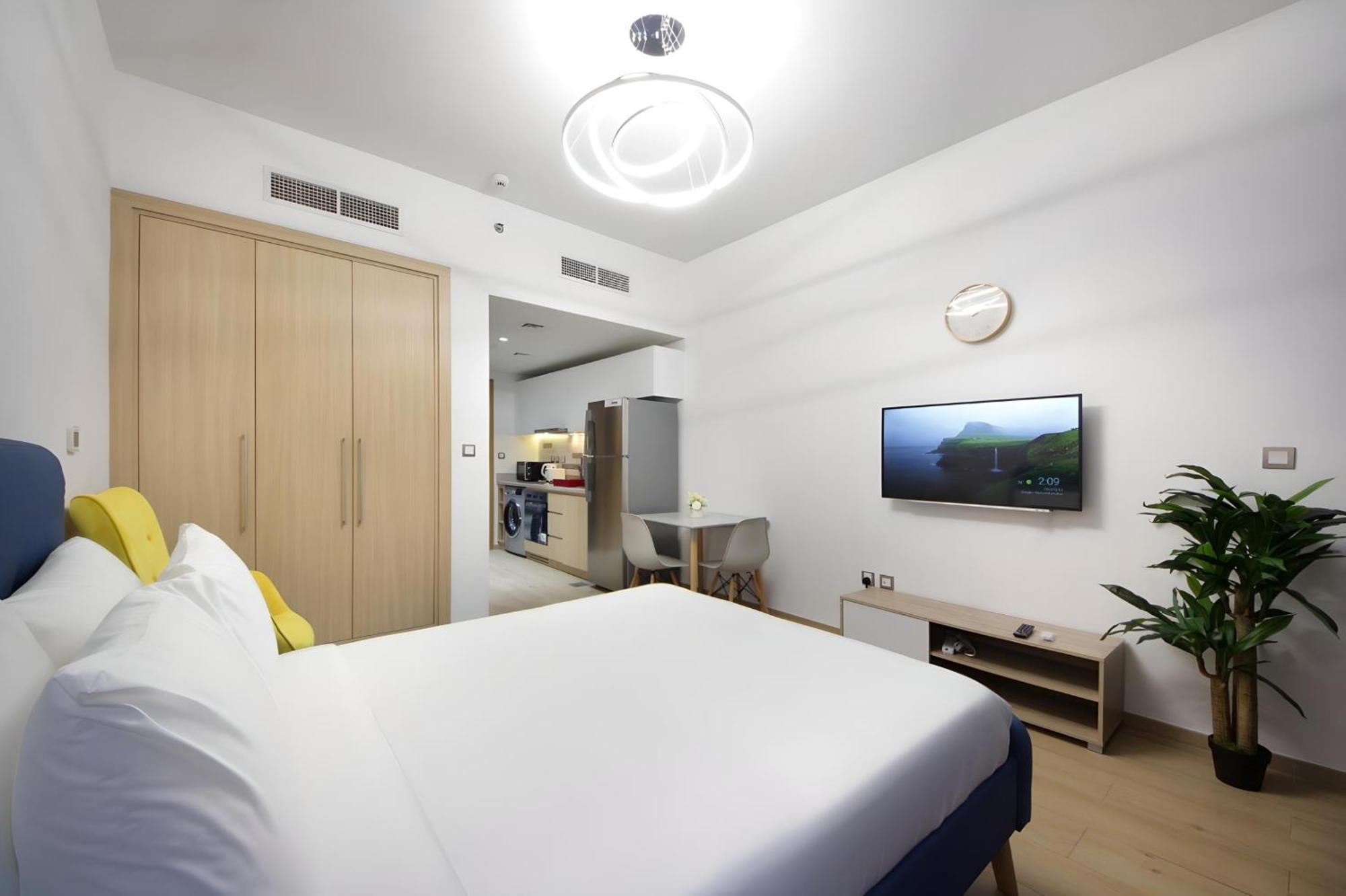 Apartment Aura Azizi - Downtown Jabel Ali By Golden Casa Dubai