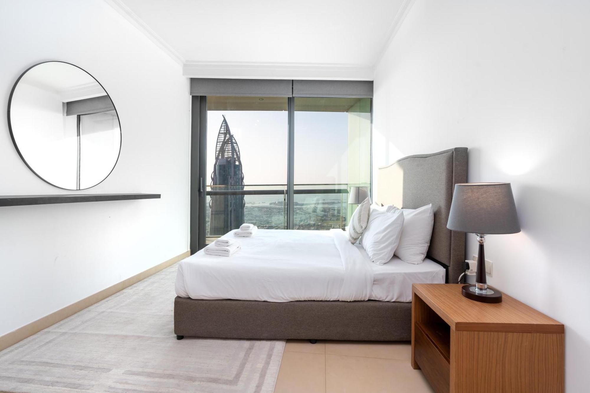 Apartment Vacay Lettings - Burj Vista Tower 1- Direct Mall Access *