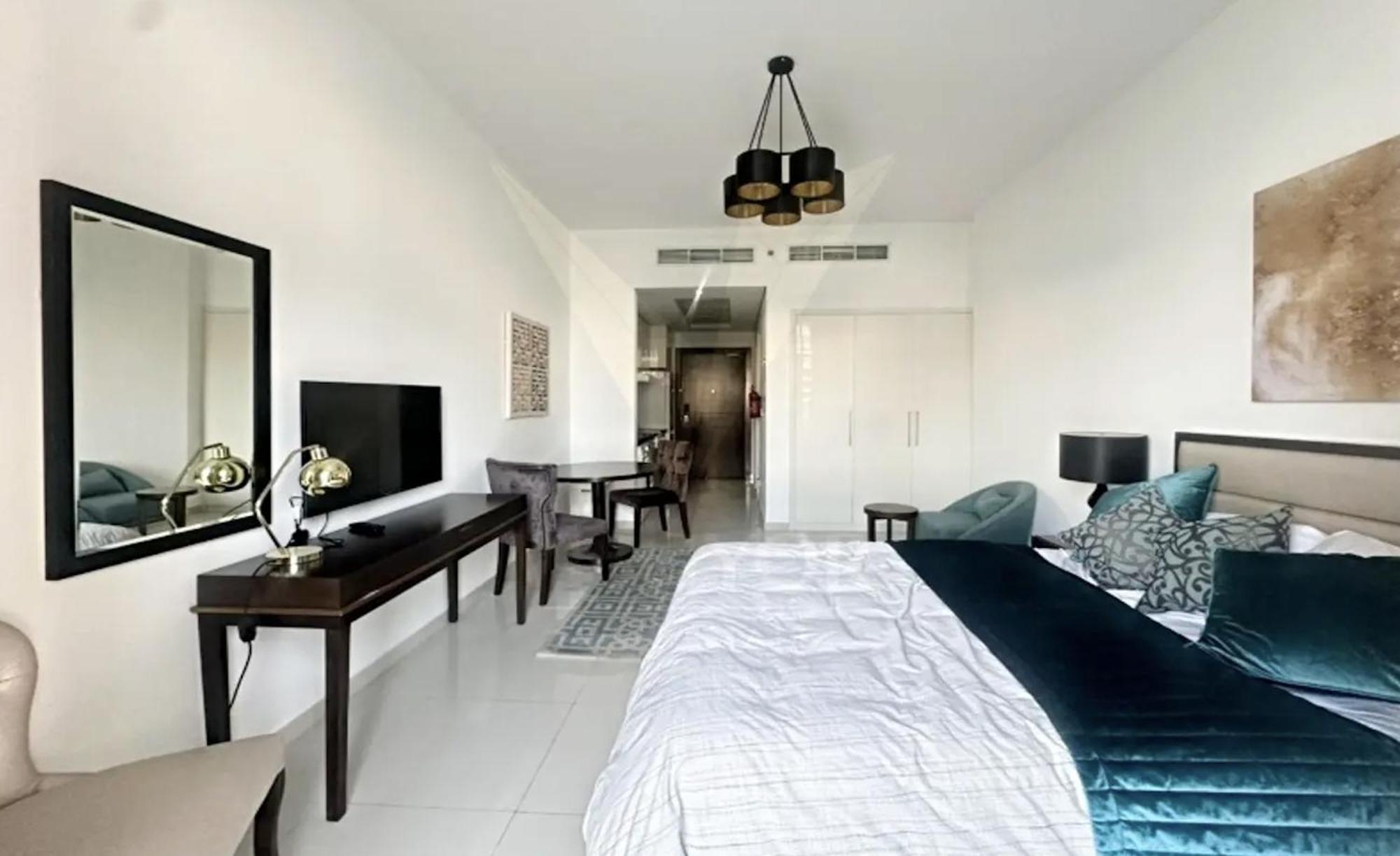 Apartment 38th Floor Luxe Studio In Jvc, Centrally Located, Swimming Pool & Gym, Must View
