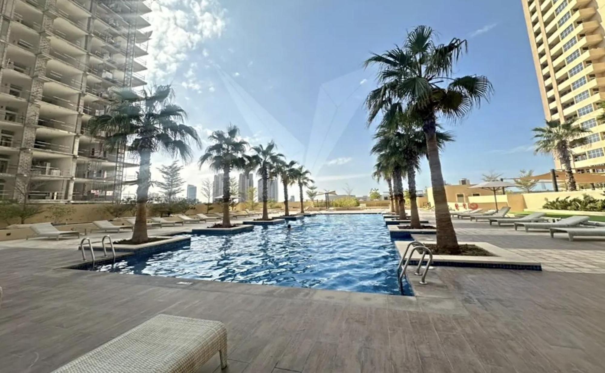 38th Floor Luxe Studio In Jvc, Centrally Located, Swimming Pool & Gym, Must View * Dubai