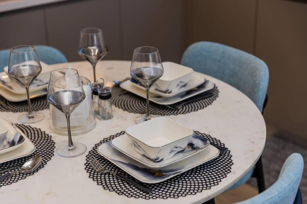 Urban Charm: Luxe 1br Haven Near Downtown Dubai