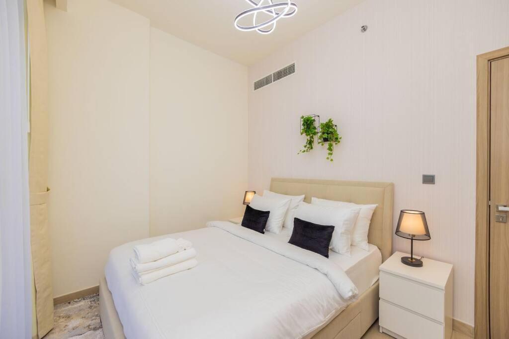 Urban Charm: Luxe 1br Haven Near Downtown