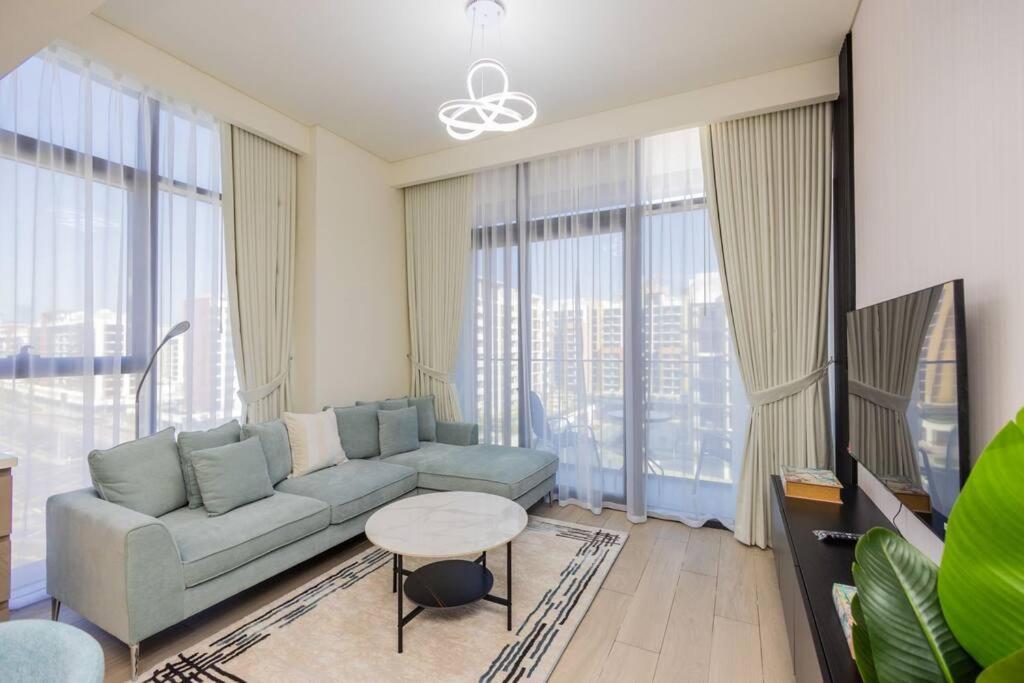Urban Charm: Luxe 1br Haven Near Downtown Apartment *