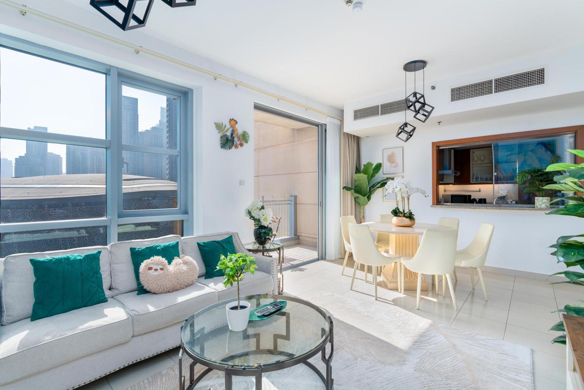 Full Opera Views / 5 Min Walk From Mall & Burj Khalifa / 3 Bdr / The Location Apartamento Dubai