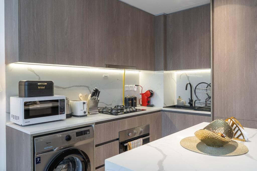 Apartment Brand New Listing & & Czechin