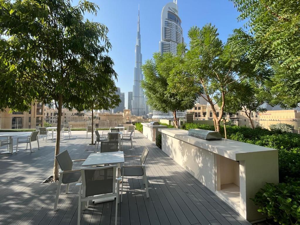 Full Burj Khalifa Views / 5 Min Walk From Mall / Designer Choice / 6 People / New Building Apartment Dubai