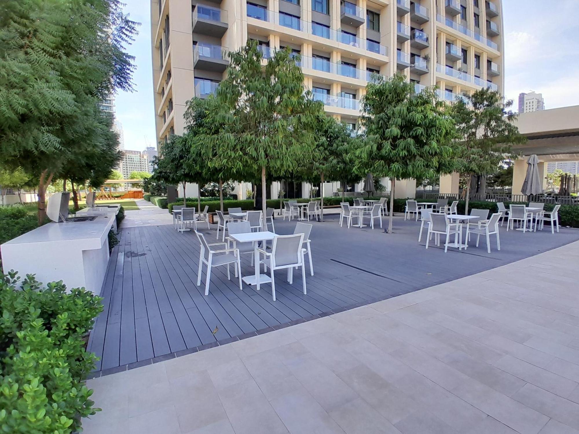 Full Burj Khalifa Views / 5 Min Walk From Mall / Designer Choice / 6 People / New Building Apartment Dubai