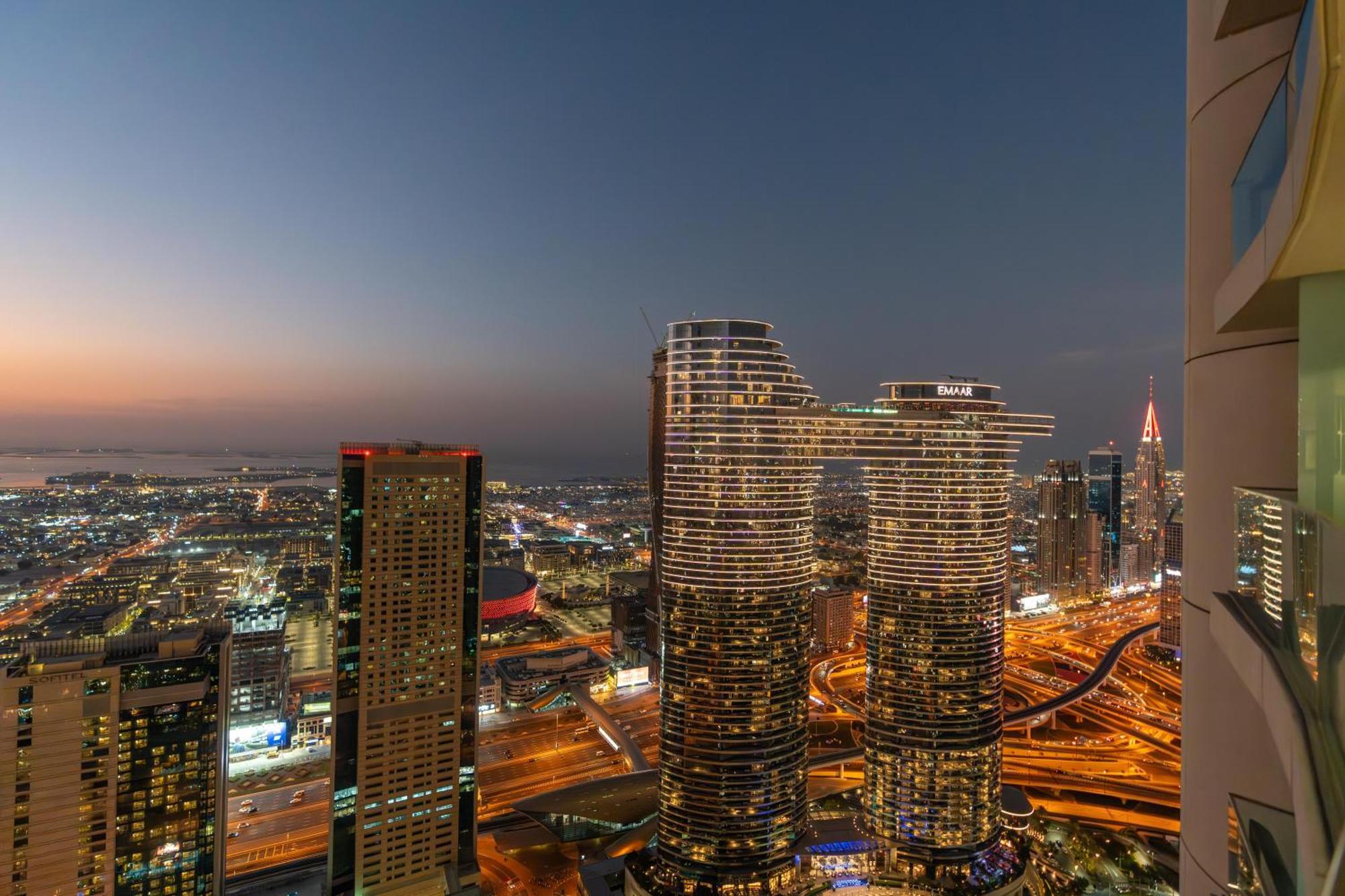 Vacay Lettings - Burj Vista Tower 1- Direct Mall Access Apartment *