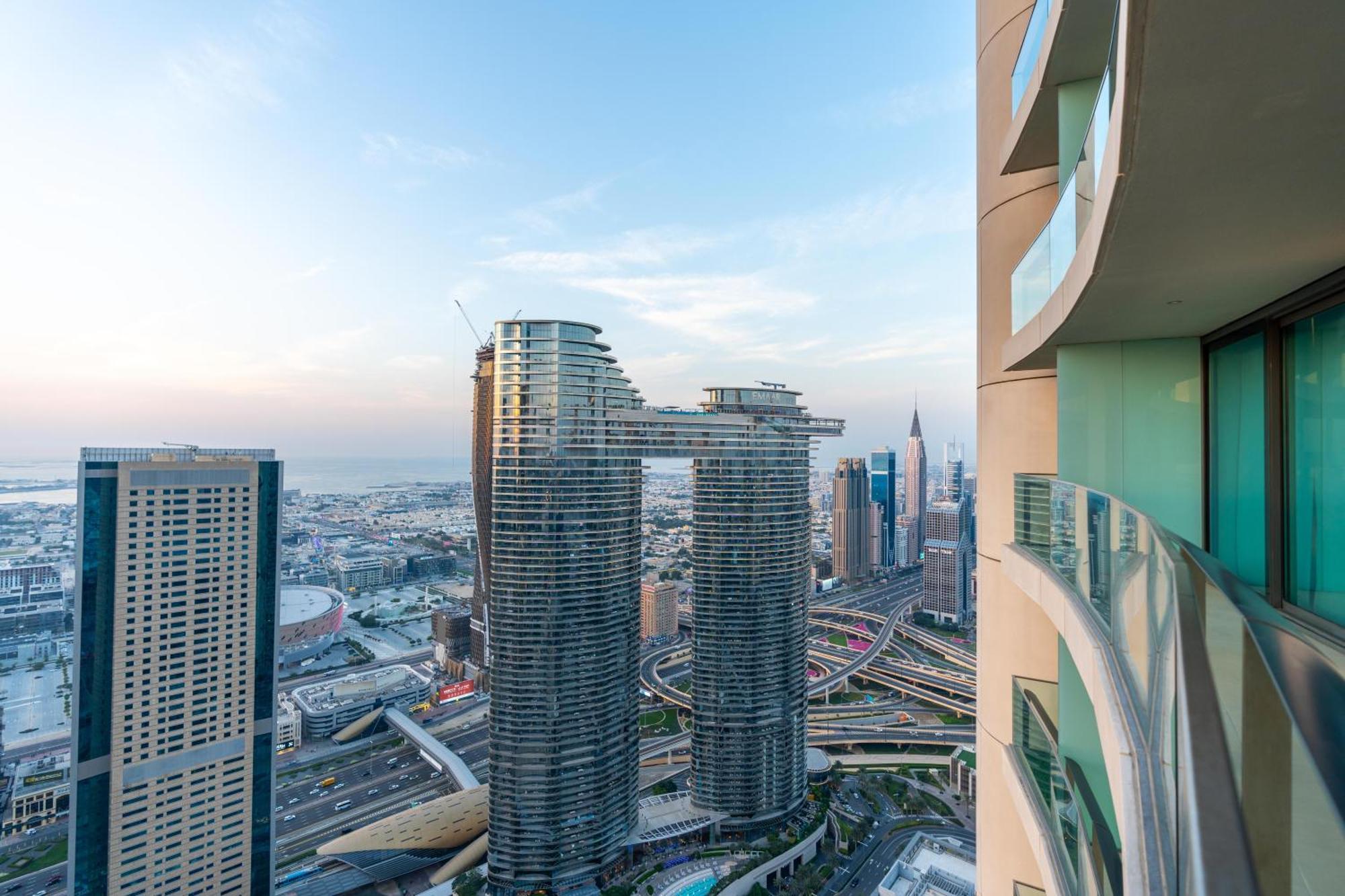 Vacay Lettings - Burj Vista Tower 1- Direct Mall Access Dubai