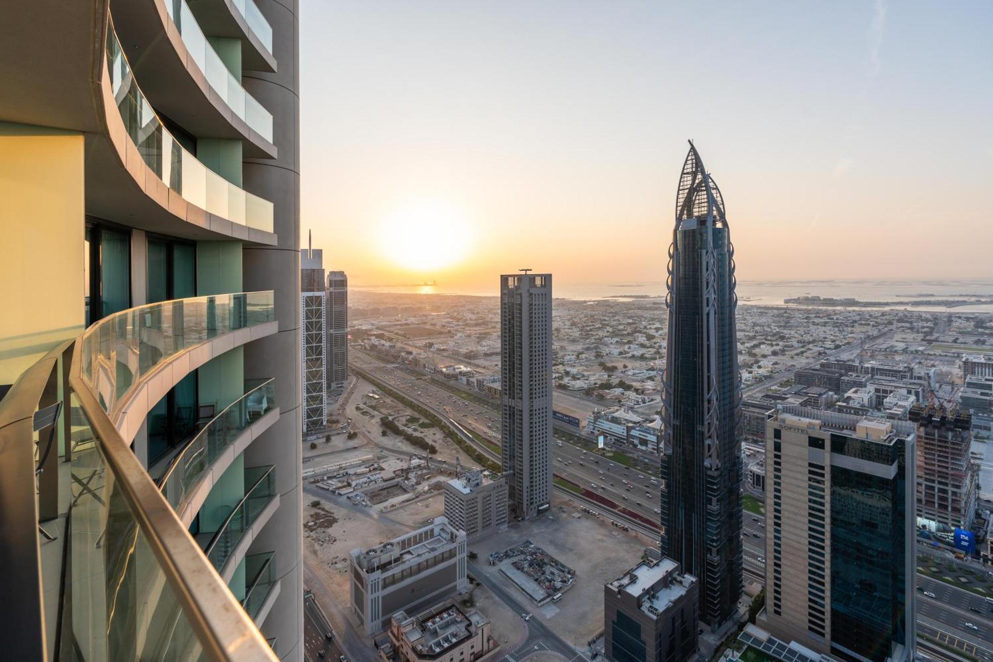 Vacay Lettings - Burj Vista Tower 1- Direct Mall Access Apartment Dubai