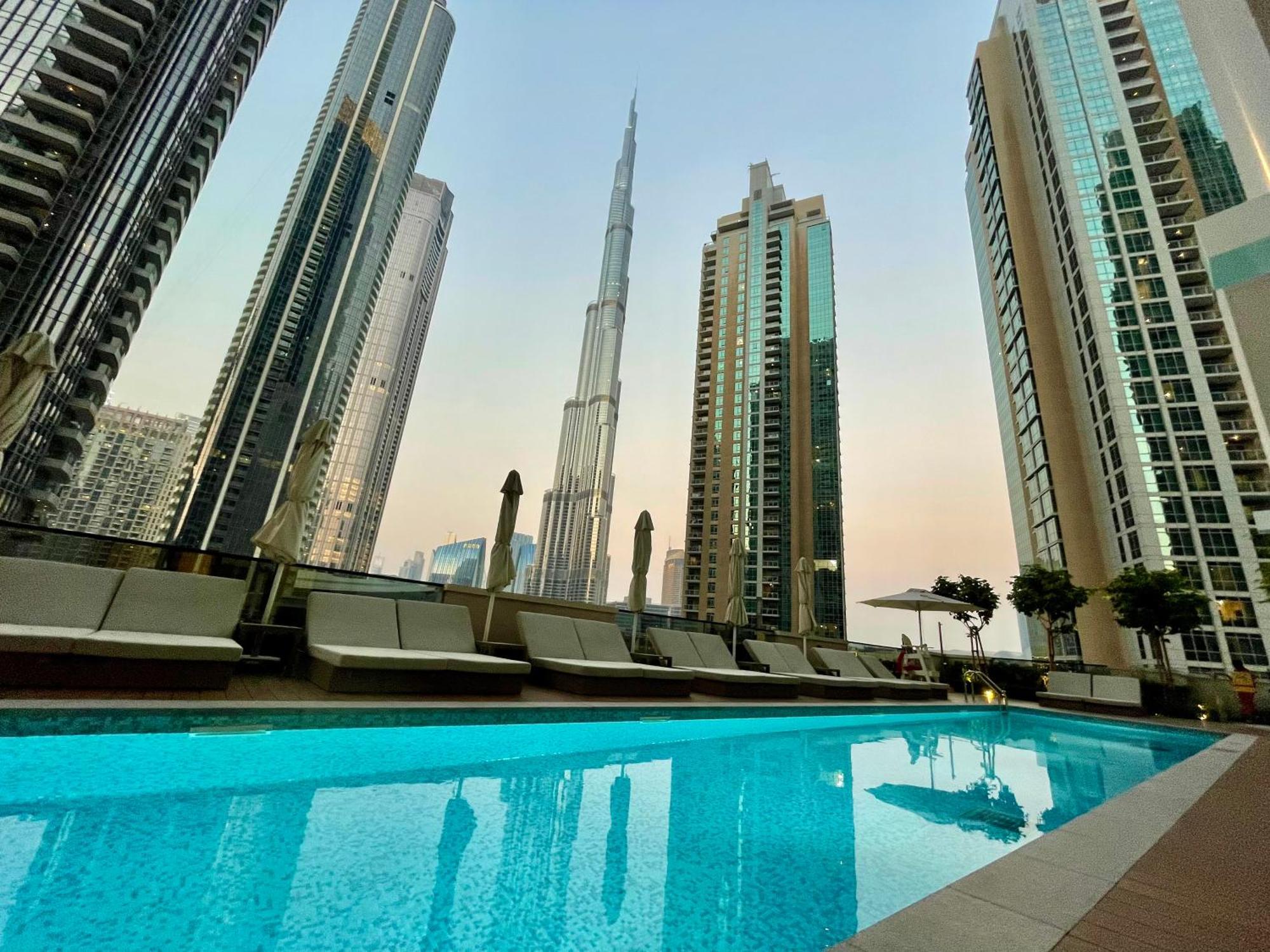 Luxurious & Spacious 2br L Burj & Fountain Views L Walk To Mall L Pool L Gym * Dubai