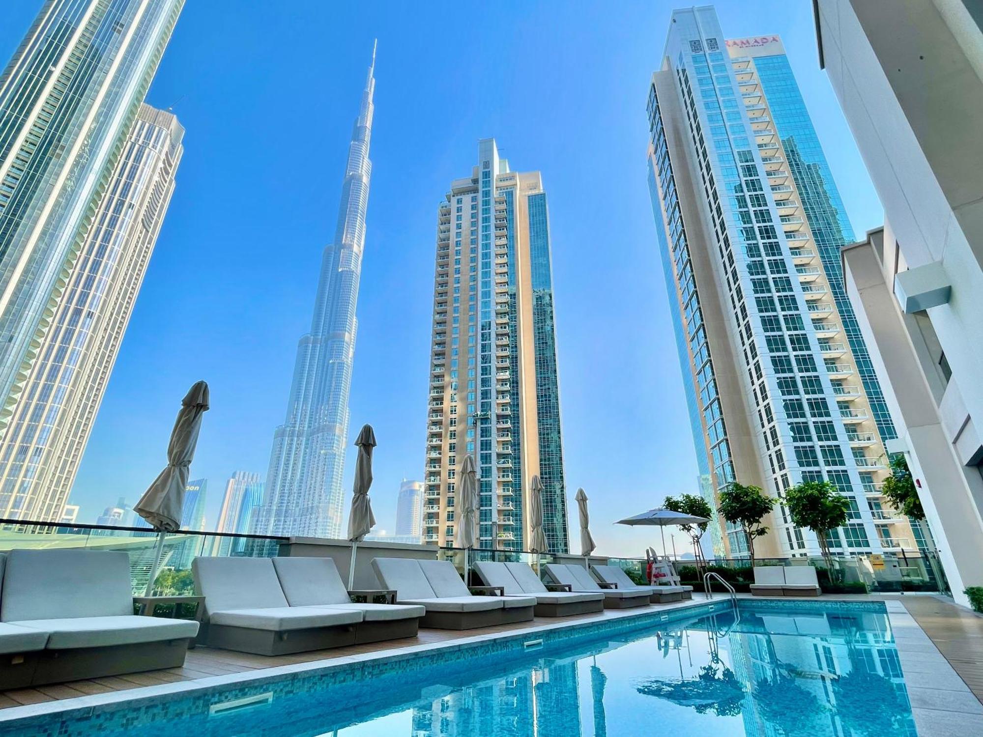 Apartment Luxurious & Spacious 2br L Burj & Fountain Views L Walk To Mall L Pool L Gym