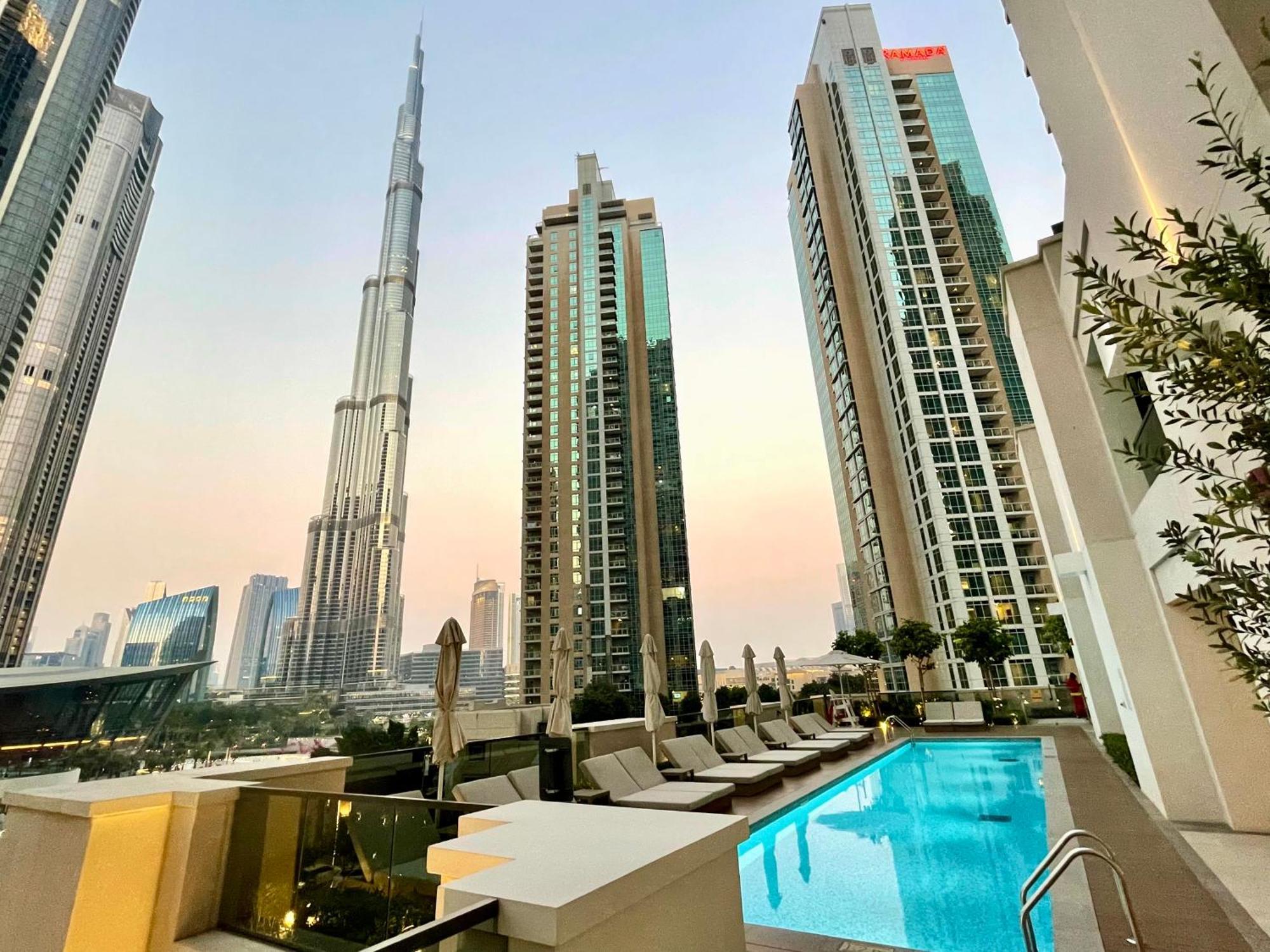 Luxurious & Spacious 2br L Burj & Fountain Views L Walk To Mall L Pool L Gym Apartment