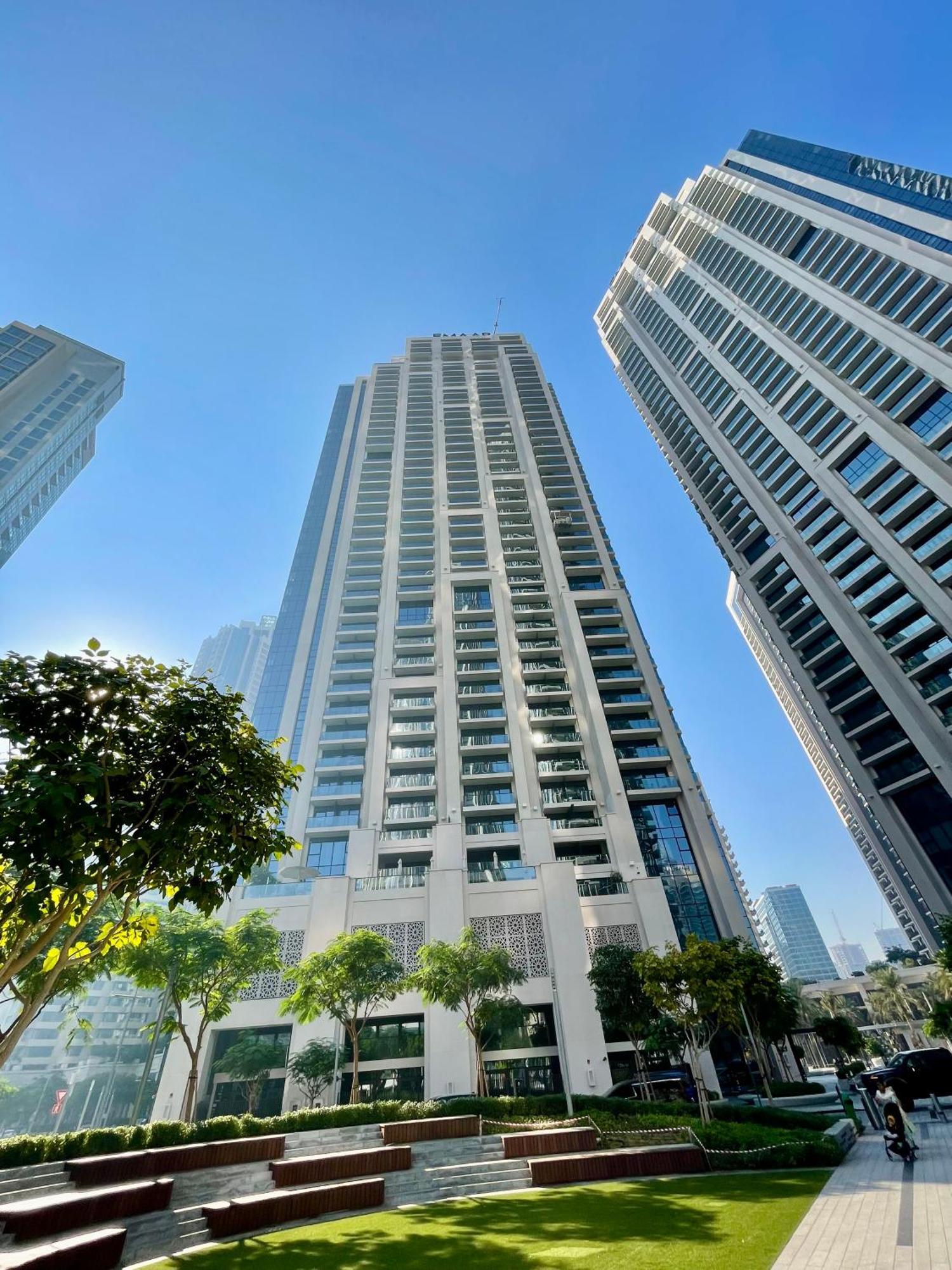 Luxurious & Spacious 2br L Burj & Fountain Views L Walk To Mall L Pool L Gym Apartment *